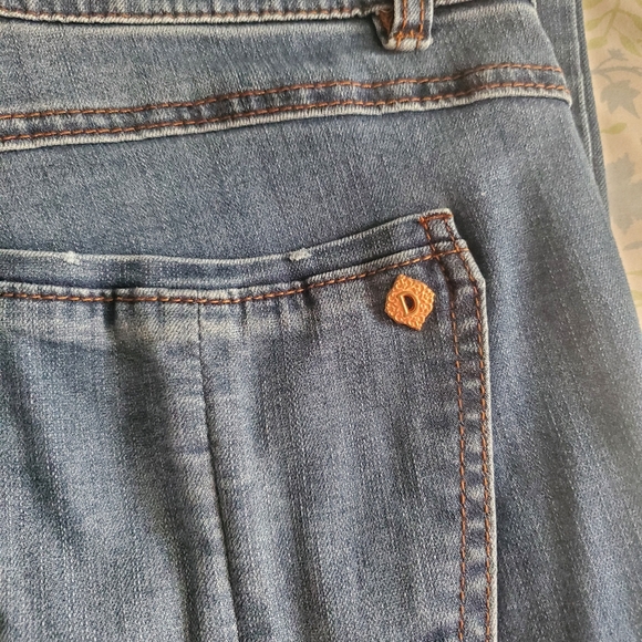 Democracy, Mid Rise Absoltion Women's Blue Jeans, Size 14 - Picture 6 of 7